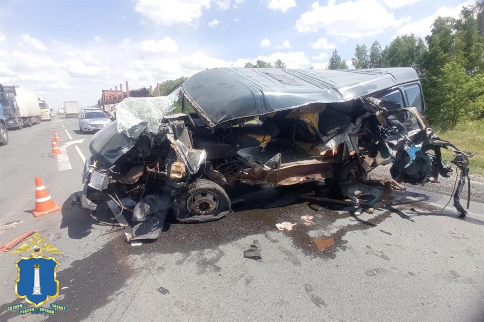 В Николаевском районе  «газель» влетела в грузовик, погиб водитель