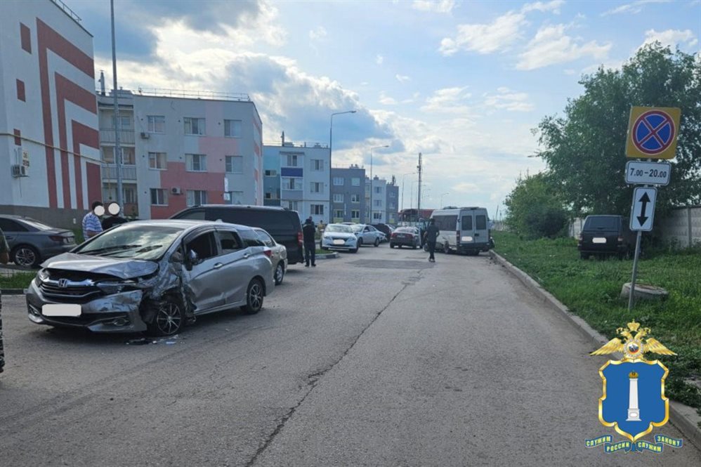 В Засвияжье «Ивеко» устроил массовое ДТП: пострадали пять авто и мужчина