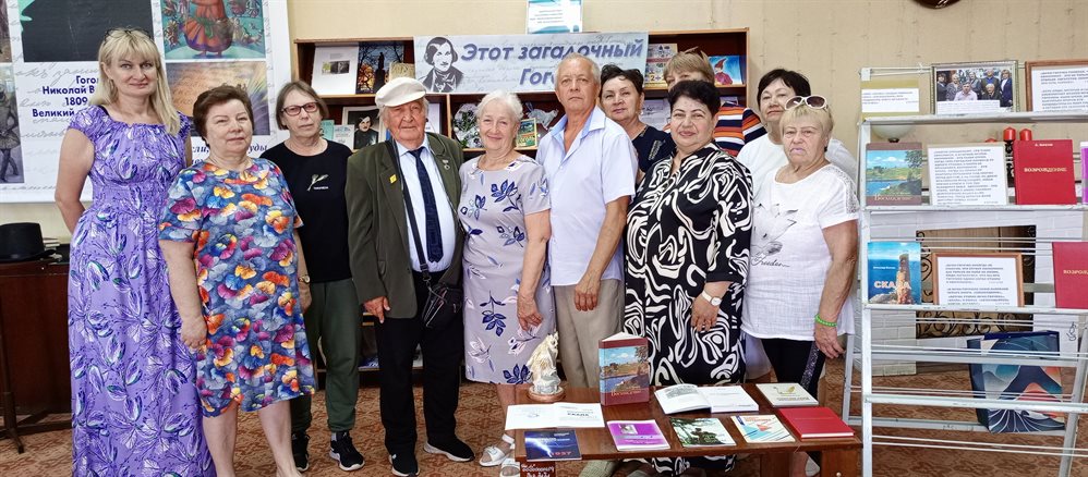В сельской библиотеке Ульяновской области читатели встретились с писателем