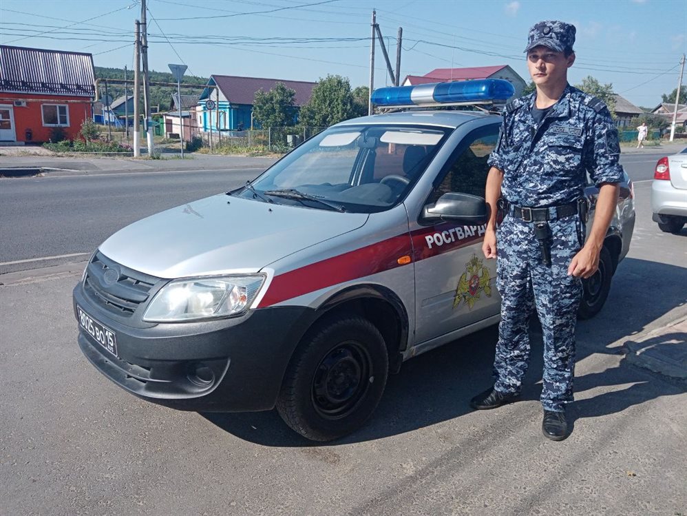 Ульяновский росгвардеец несколько километров тащил на буксире автомобиль из Москвы