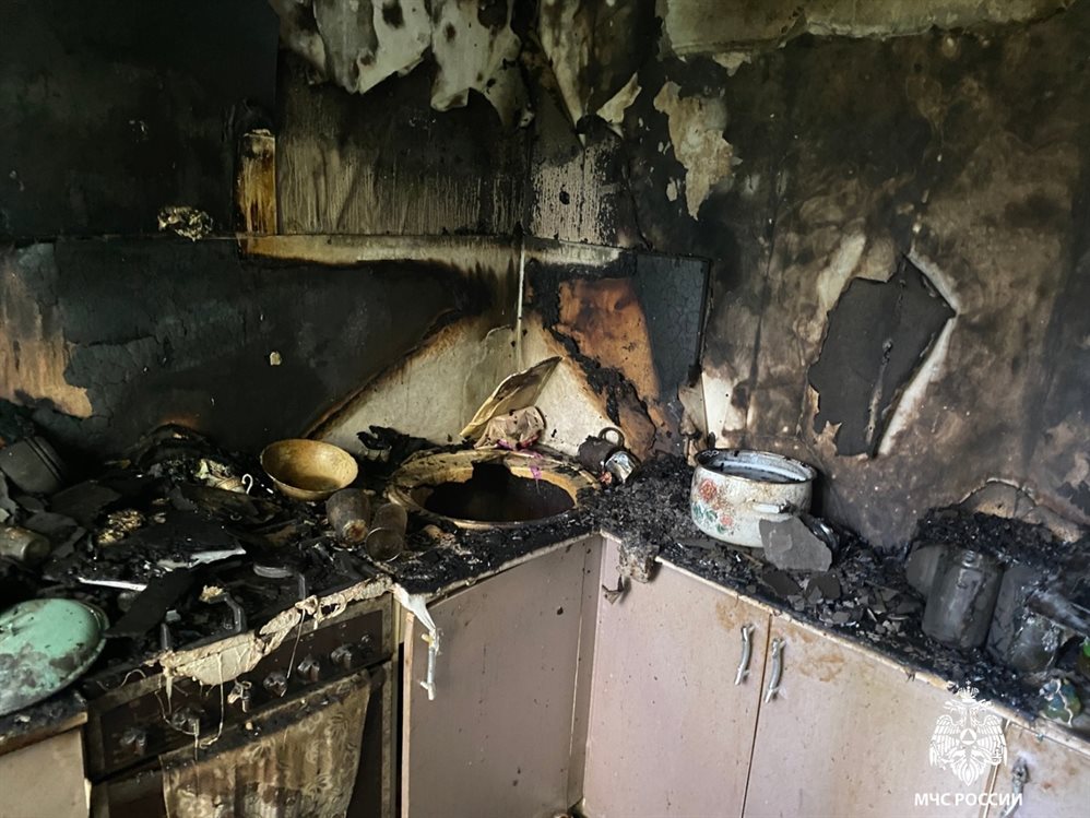 На Отрадной из горящего дома спасли двоих детей и двоих взрослых