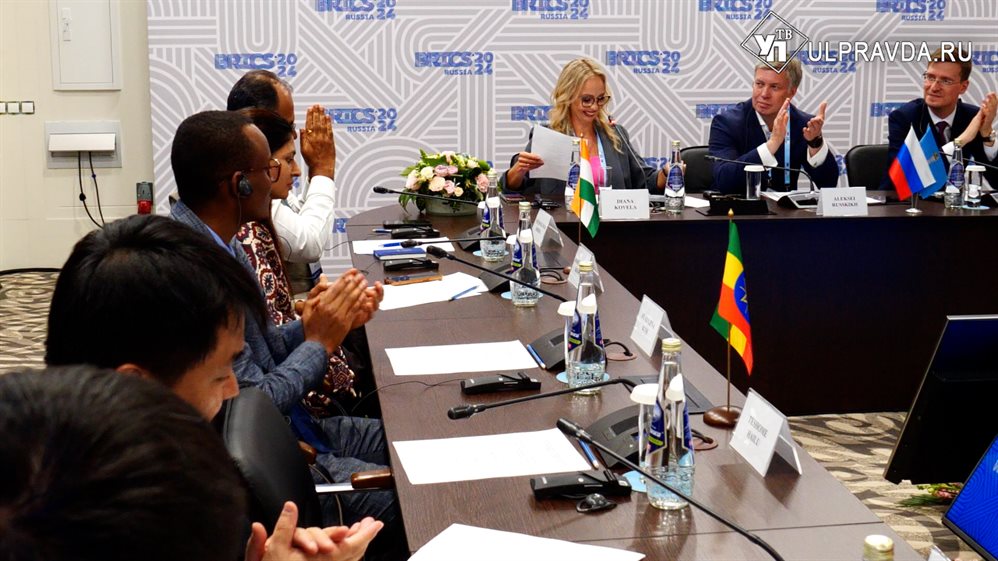 Губернатор Алексей Русских встретился с молодыми министрами из разных стран