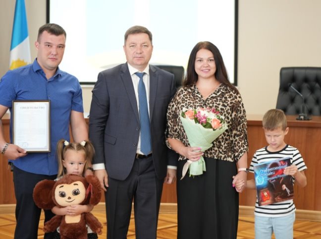 В Ульяновске ещё одна семья получила сертификат на улучшение жилищных условий