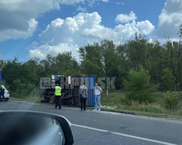 На ульяновской трассе опрокинулся грузовик с капустой