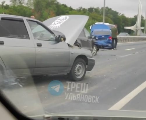 На Димитровградском шоссе столкнулись три машины