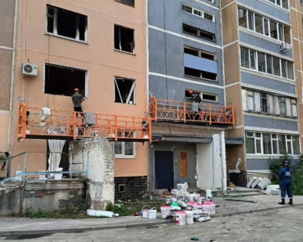 На Корунковой восстанавливают повреждённый от взрыва и пожара дом