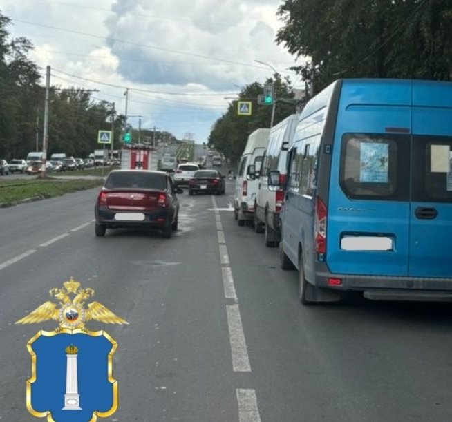 На улице Рябикова столкнулись три маршрутки