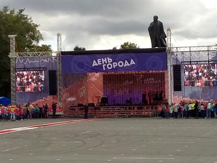 День рождения ульяновск. Ульяновск с днем рождения. Праздник начинается здесь Ульяновск. Праздники день рождения Ульяновск 10 лет. Современные дни рождения Ульяновск.