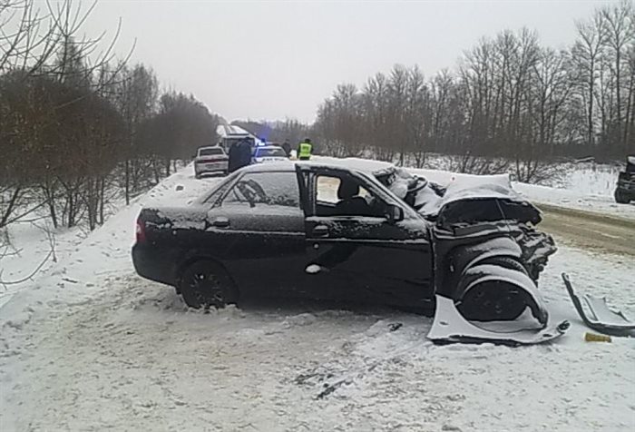 Приора на трассе авария зима