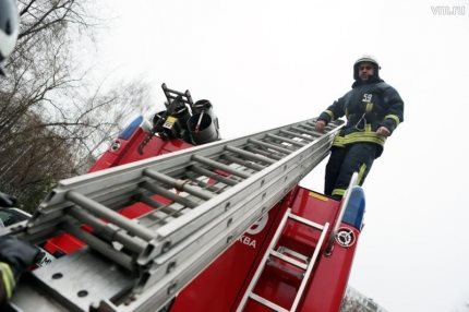 Выдвижная пожарная лестница — трехколенная лестница пожарная