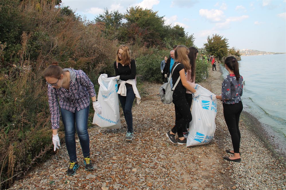 Ульяновские студенты, школьники и общественники собрали грузовик мусора на берегу Волги