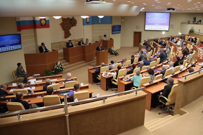 В Ульяновске депутаты всех уровней обсудили нацпроекты и социальные проблемы