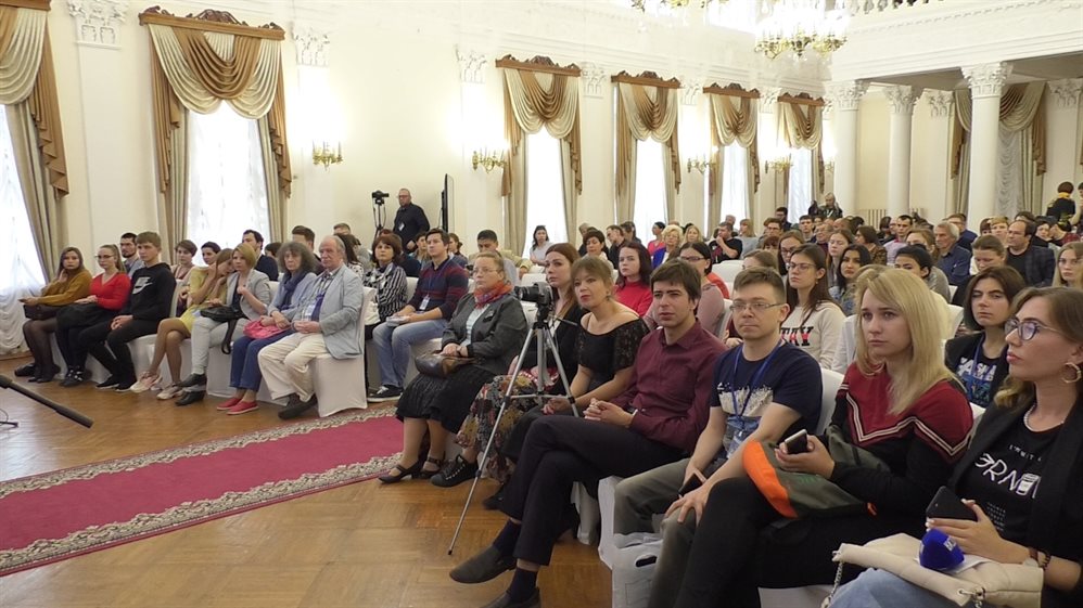 Судьба «бумажной» литературы. В Ульяновске проходит международный форум молодых писателей