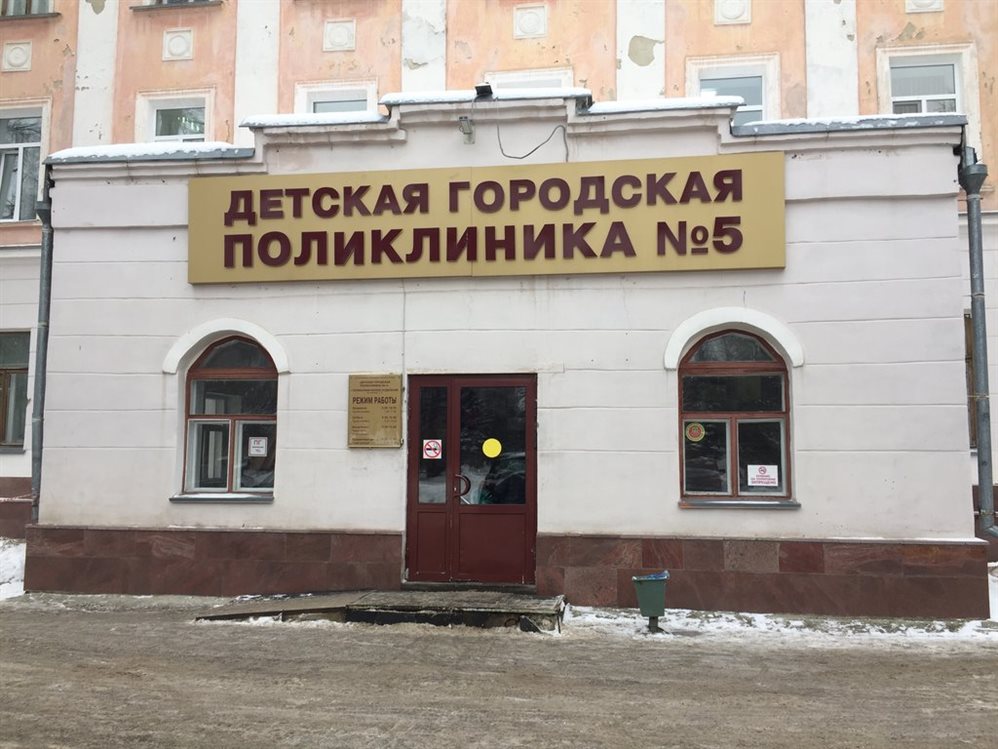 Губернатор Сергей Морозов поручил ускорить ремонт поликлиники №5 и двух школ Засвияжья