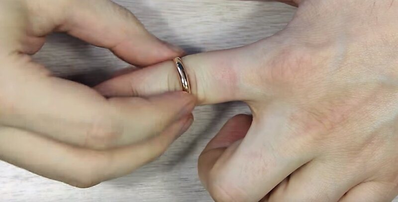 Ульяновские спасатели помогли женщине снять кольцо с пальца