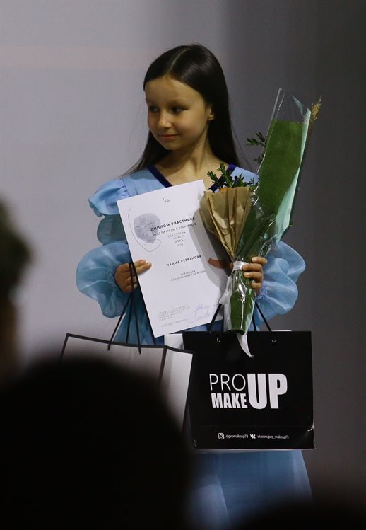 Платье счастливого ребёнка. 8-летняя девочка-дизайнер из Ульяновска покорила Милан