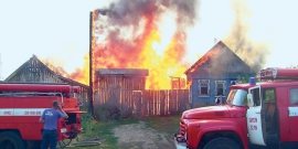 В Радищевском районе горели два дома. Один уничтожен полностью
