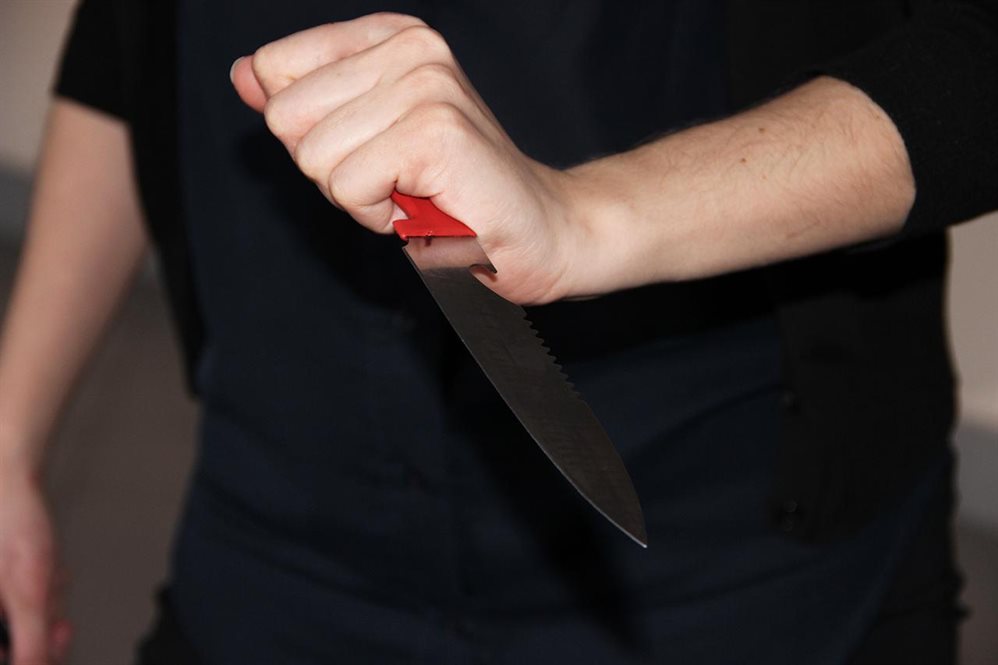 В Новоспасском районе мужчина зарезал супругу-учительницу