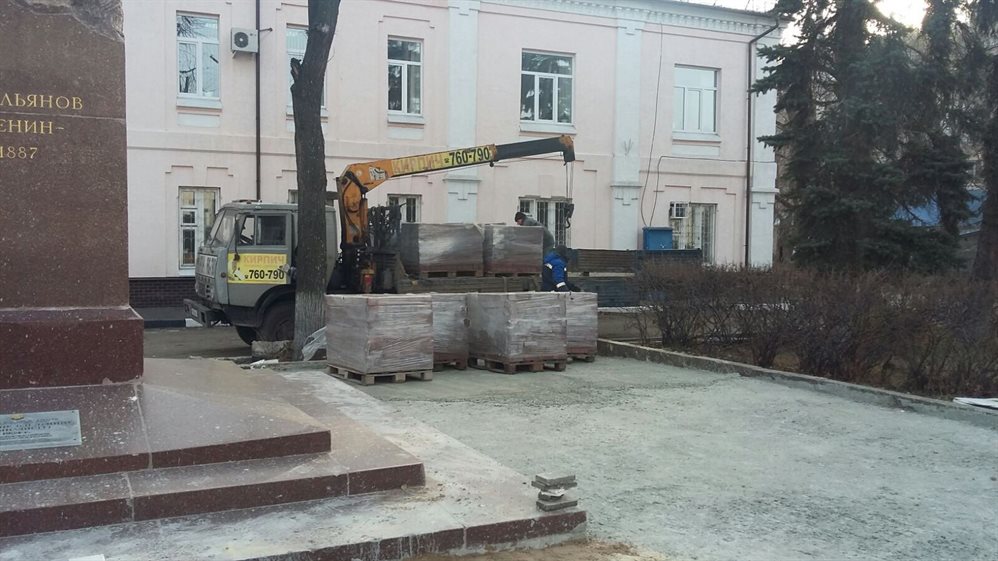 В Ульяновске благоустроят территорию возле памятника Ленину-гимназисту