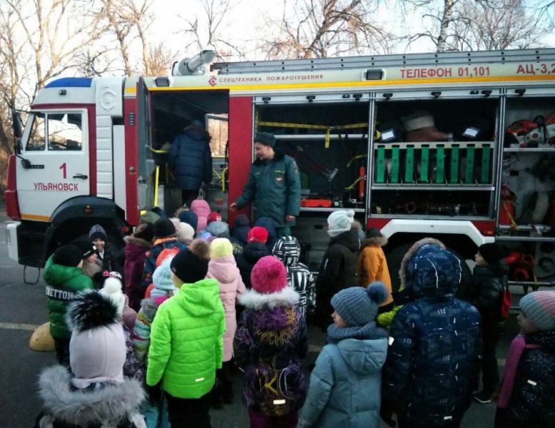 Ульяновские огнеборцы побывали в гостях у гимназистов