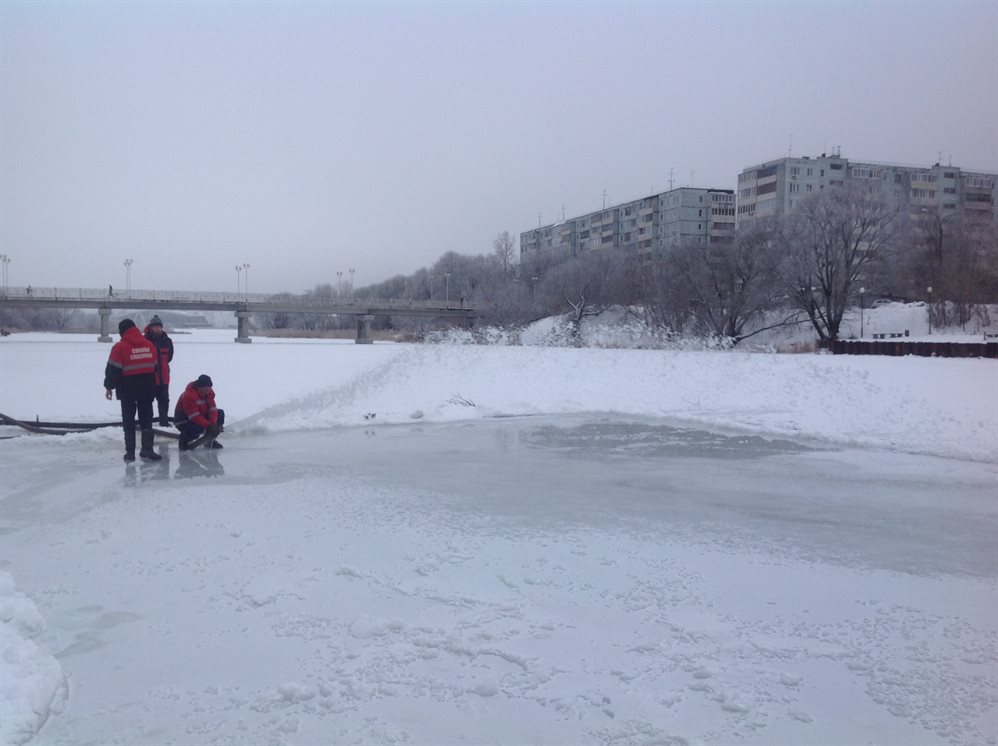 Во время крещенских купаний жителям Ульяновска не рекомендуют выходить на лёд Свияги и Волги