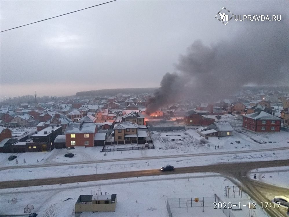 В Ульяновске загорелся жилой дом. Видео