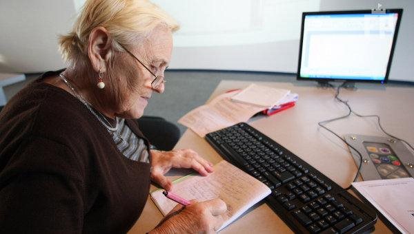 Пожилых жителей Ульяновска приглашают на компьютерные курсы