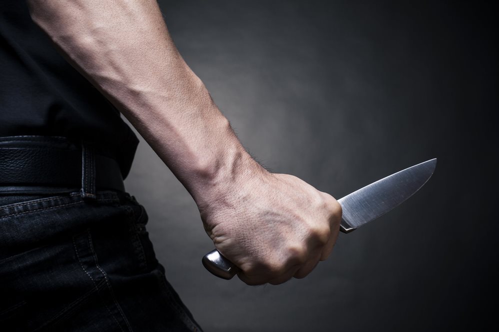 Житель региона напал с ножом на гостя