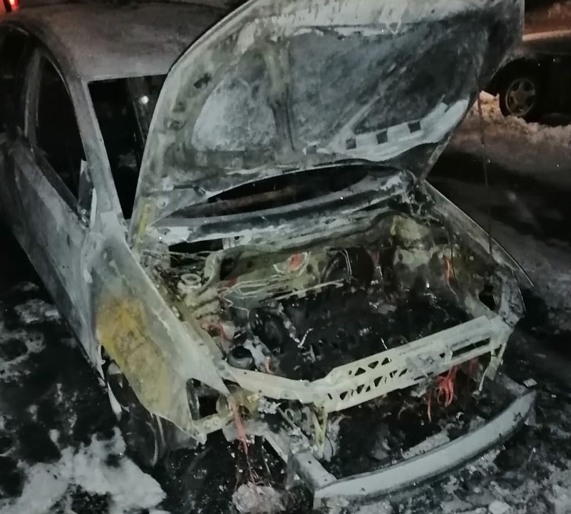 Ульяновец поджёг автомобиль бывшей жены. Пострадали ещё и соседние машины