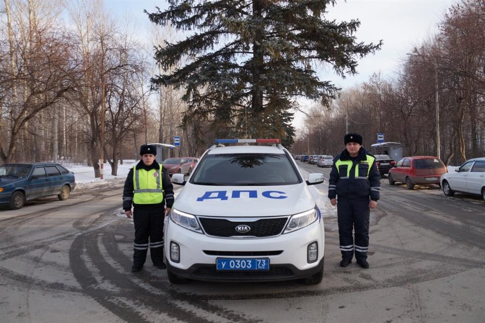 Ульяновские инспекторы помогли водителю, в автомобиле которого закончилось топливо