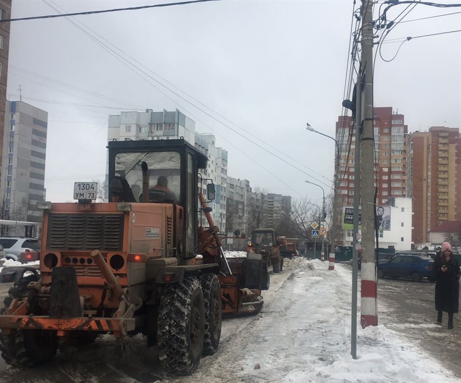 С улиц Ульяновска продолжают вывозить снег