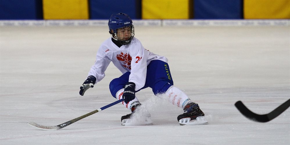 Игрок, который «грызет» лед. Хоккеист из Ульяновска взял «золото» первенства мира