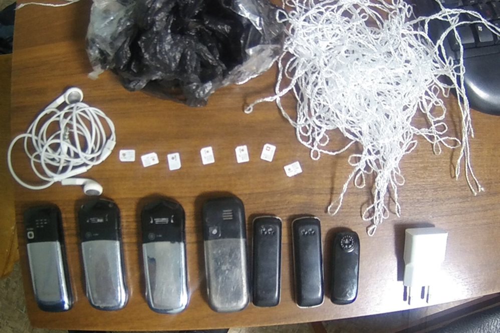 В ульяновскую тюрьму прилетели семь «мобильников»
