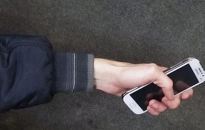 Житель Ульяновска украл из магазина два мобильных телефона