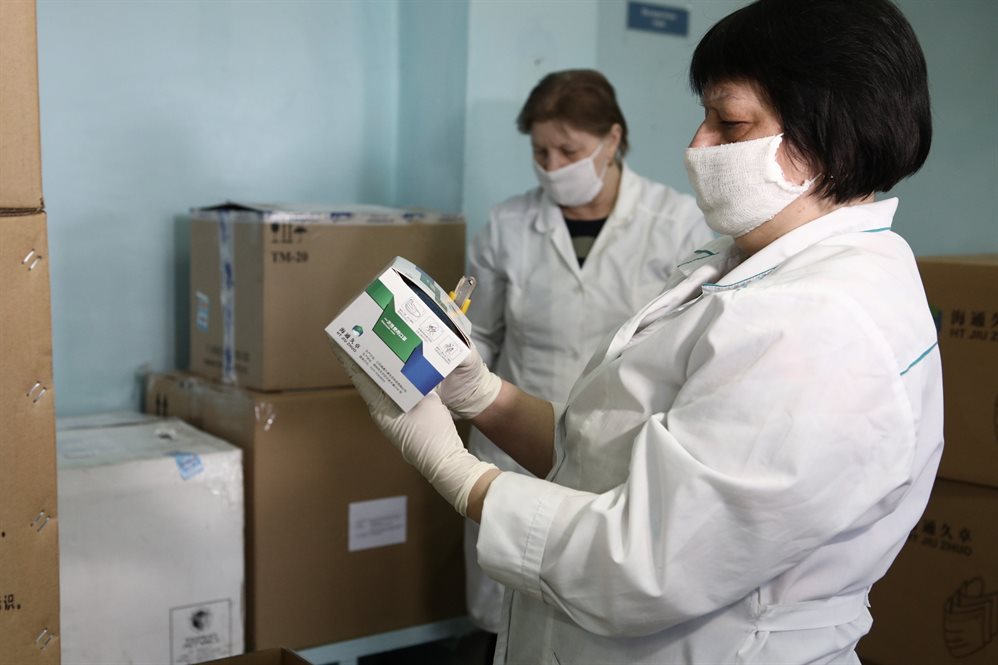 Медициков и фармацевтов Ульяновской области продолжают обеспечивать масками