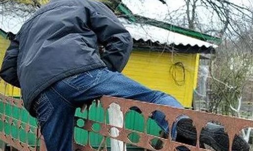 В Мелекесском районе местный житель украл у соседа продукты, рыболовную сеть и сапоги