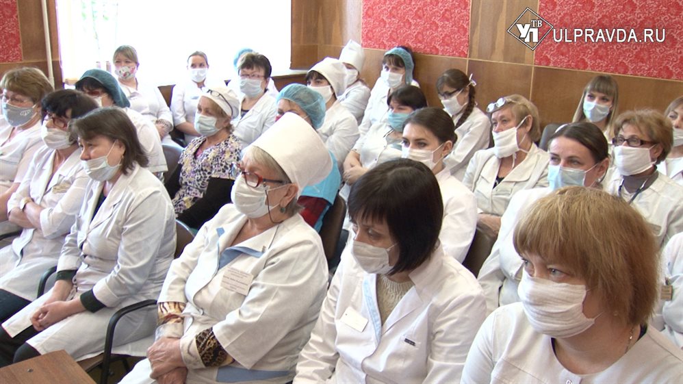 Врачам - помощь и личные номера парламентариев. Ульяновские поликлиники укомплектовывают средствами защиты