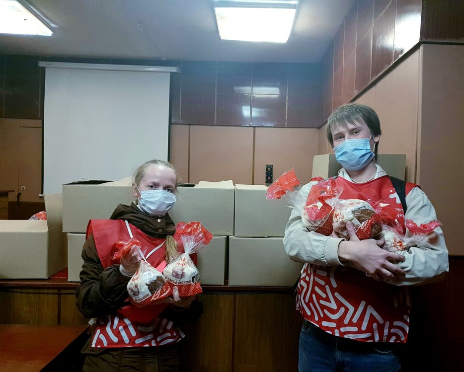 В ульяновскую ЦК МСЧ привезли две сотни Пасхальных куличей