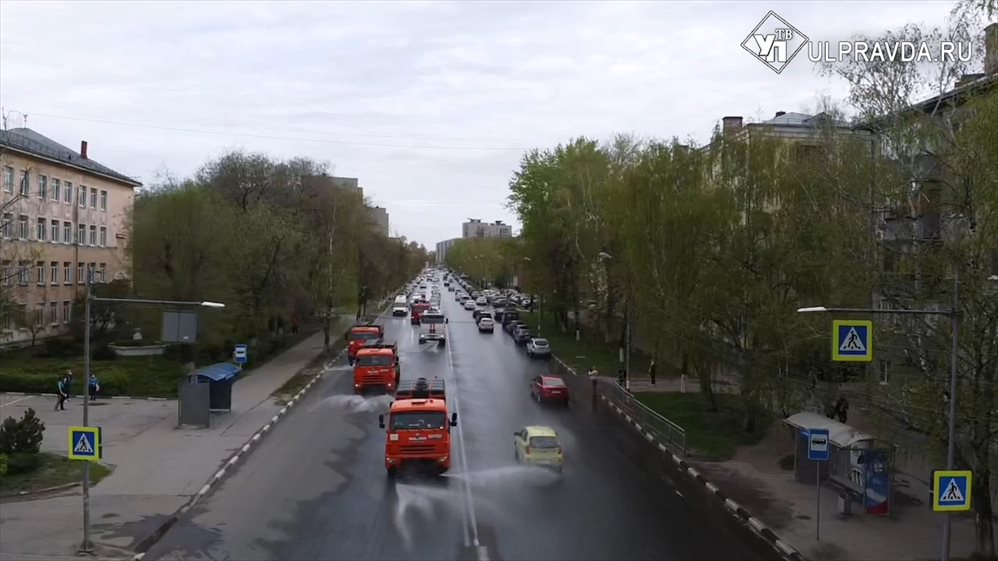 126 машин и 1000 людей. В Ульяновске продолжают дезинфицировать улицы
