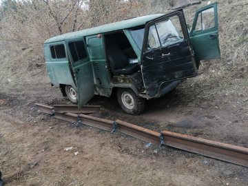 Двое ульяновцев украли 28 метров железнодорожных рельсов