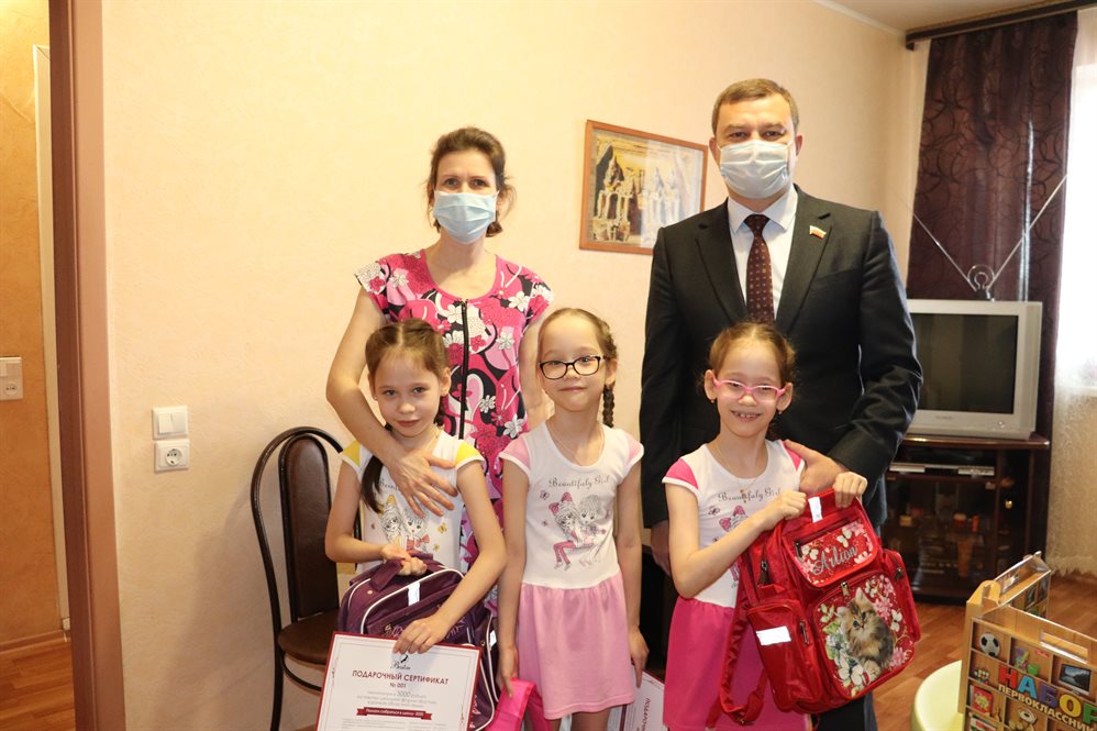 Более 8000 будущих первоклассников Ульяновска помогут собраться в школу