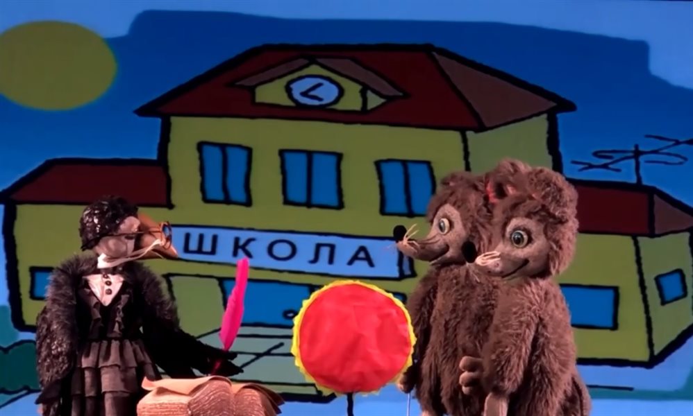 «Кукарача» в эфире. Димитровградские артисты театра кукол записали видео школьных будней