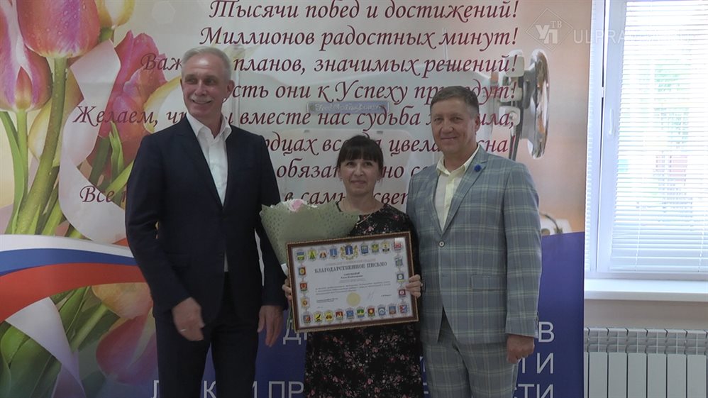 «Спасибо, девчонки!». Ульяновских швей поздравили с профессиональным праздником