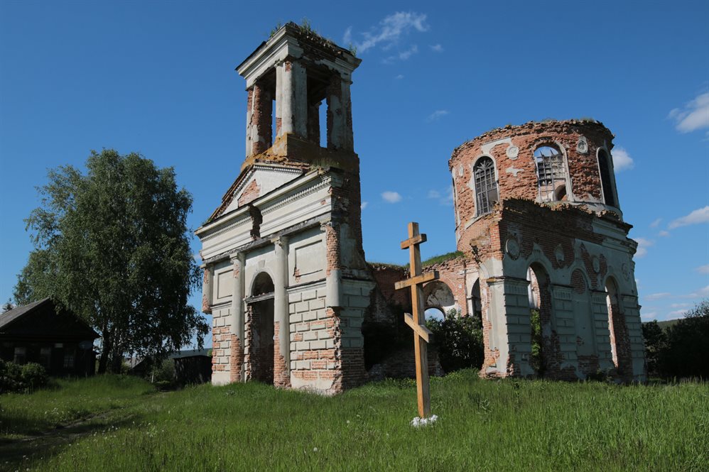 Храм тайн. Аристовка Инзенский район. Заброшенная Церковь Инзенский район. Инзенский район, с. Аристовка Церковь. Разрушенные церкви Лысковский район Неверово.