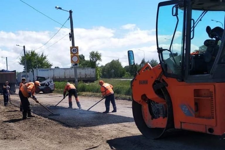В Ульяновске ремонтируют дороги и дезинфицируют остановки