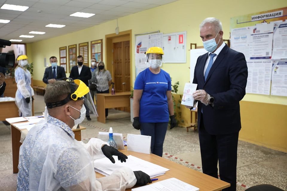 Сергей Морозов проголосовал одним из первых
