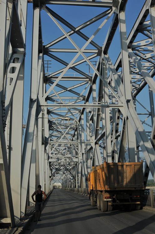 Императорский мост начинают ремонтировать заново после прокурорских проверок
