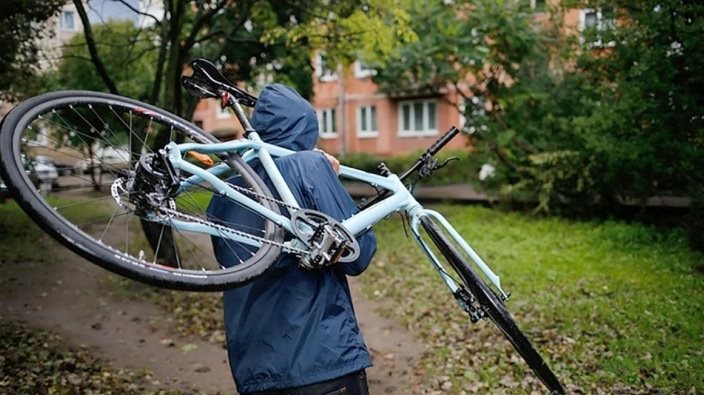 В Димитровграде местный житель украл оставленный без присмотра велосипед