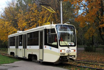 Школьники и студенты ссузов смогут ездить бесплатно на трамваях и троллейбусах