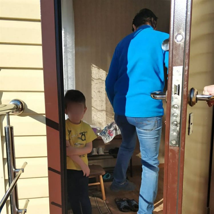 В Ленинском районе Ульяновска малыш закрылся в доме и никого не пускал внутрь